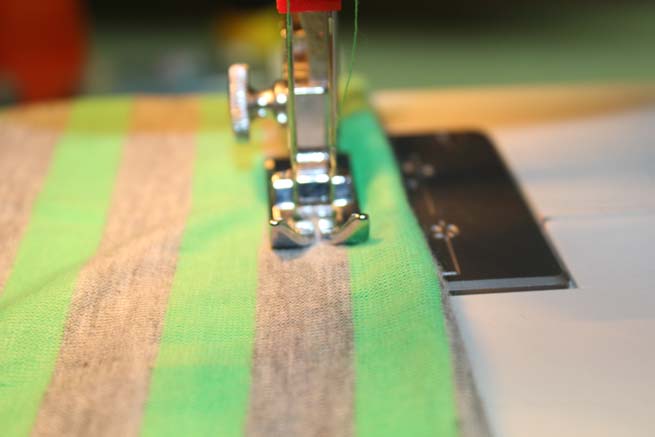 mingo & grace || DIY V Neck Tutorial